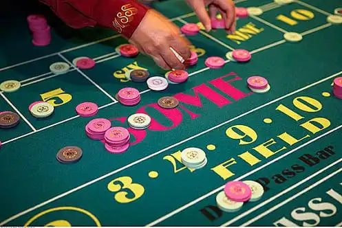Filipino player completing a GCash deposit on all casino mobile browser
